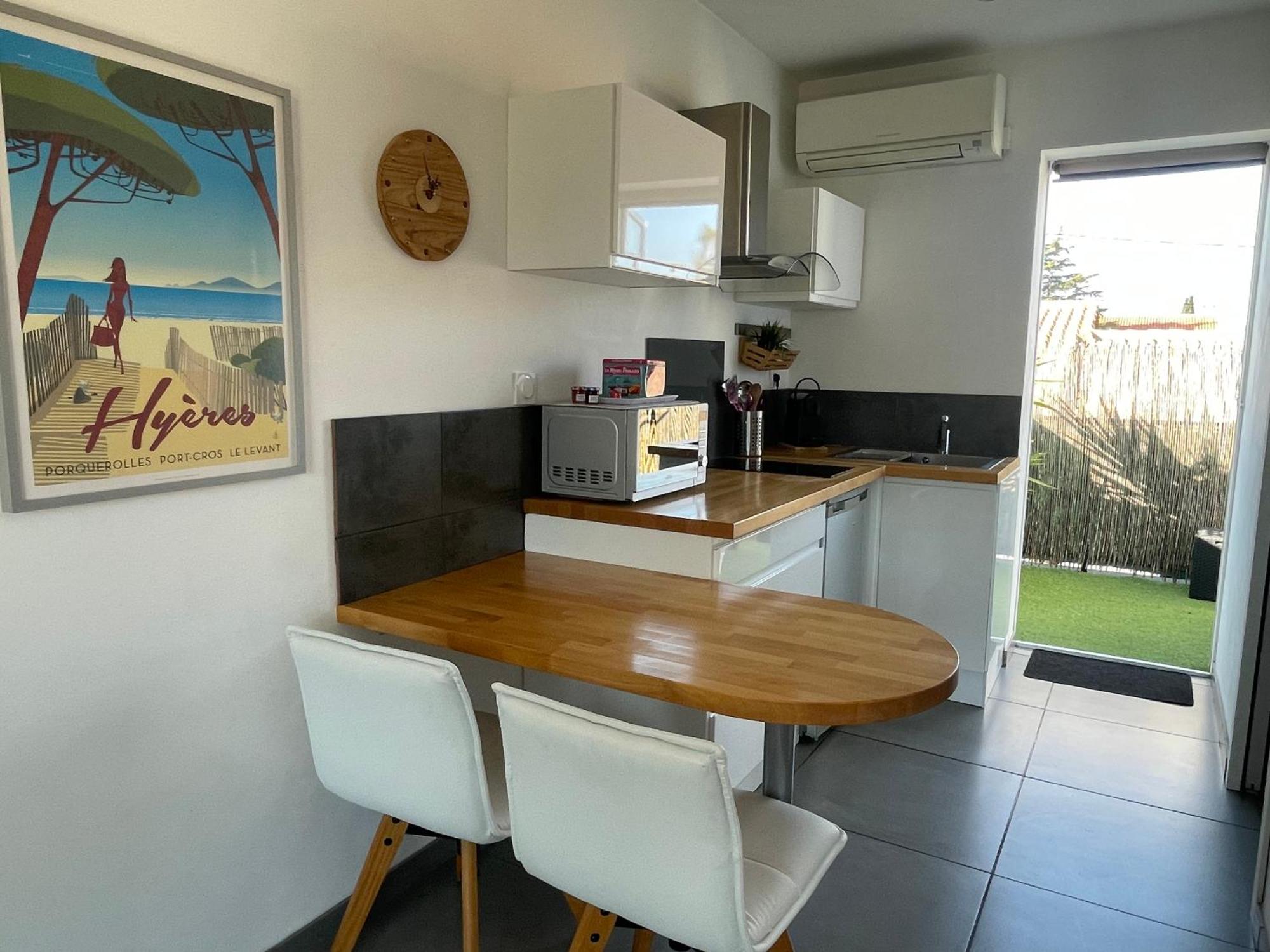 Plage A 400 M Studio Tout Confort Terrasse Clim Parking Hyères المظهر الخارجي الصورة
